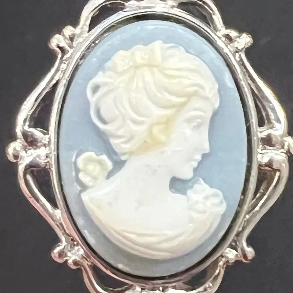 Trifari Vintage Cameo Hat Pin Brooch Stick Pin Silver Tone Blue White 3 Inch - Picture 10 of 10